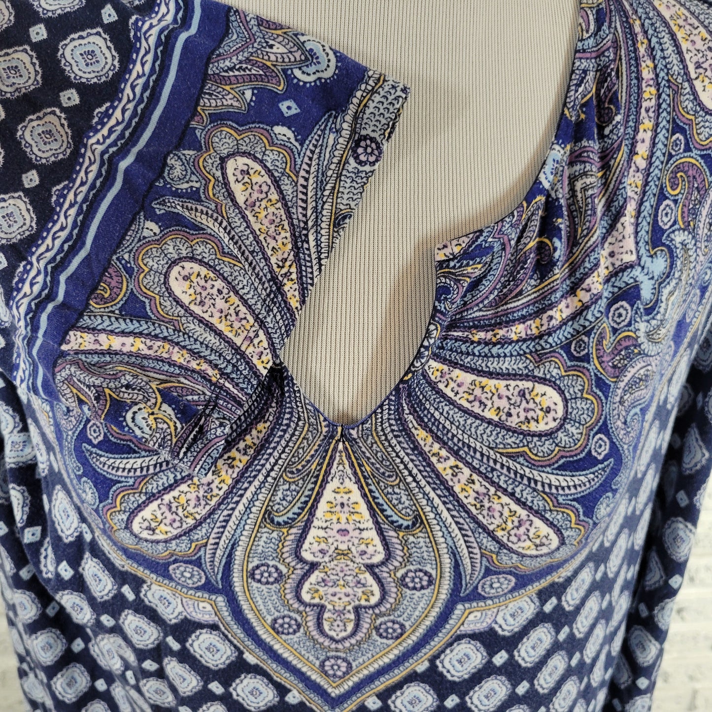 Chicos Geometric Top XL Blue 3/4 Sleeve V-Neck Rayon Spandex Pullover GEO22E