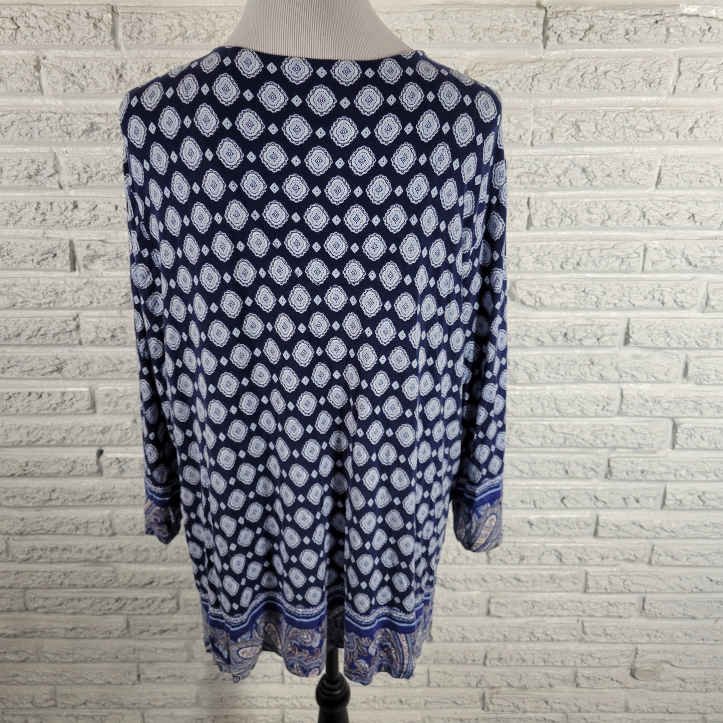 Chicos Geometric Top XL Blue 3/4 Sleeve V-Neck Rayon Spandex Pullover GEO22E