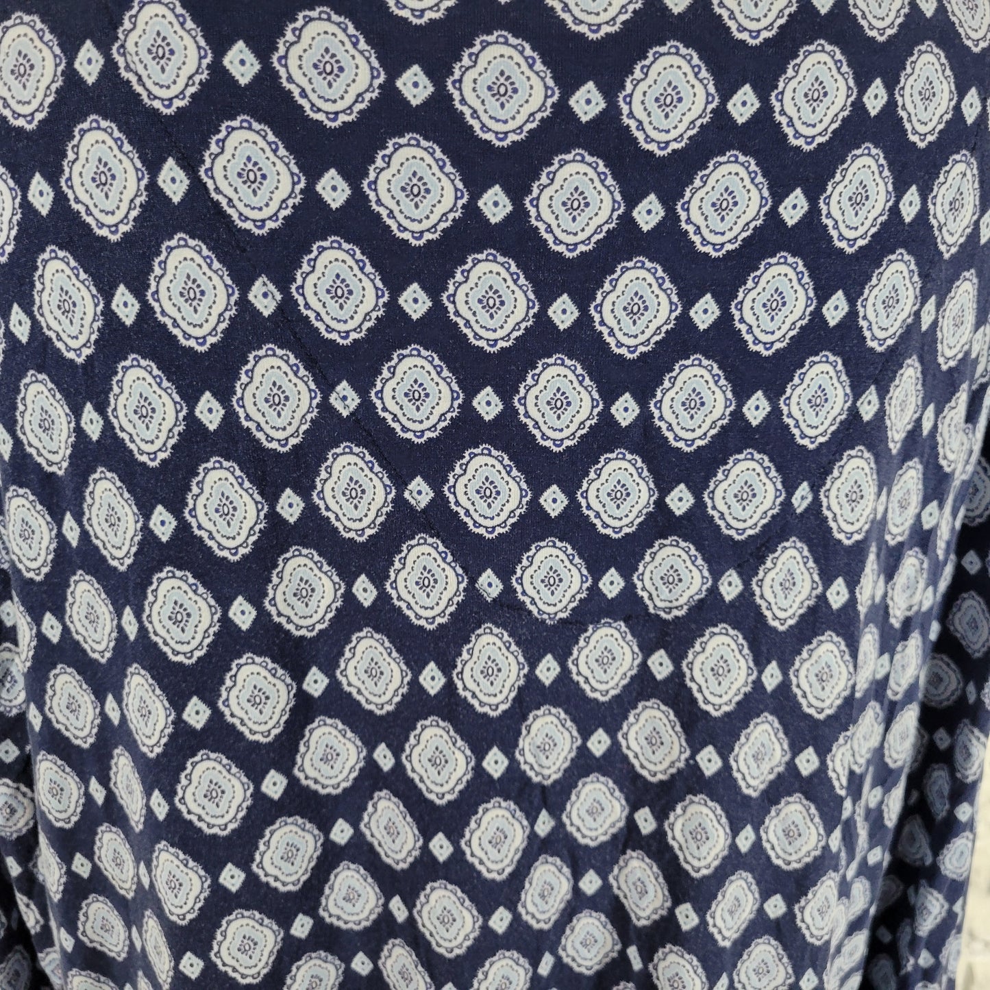 Chicos Geometric Top XL Blue 3/4 Sleeve V-Neck Rayon Spandex Pullover GEO22E