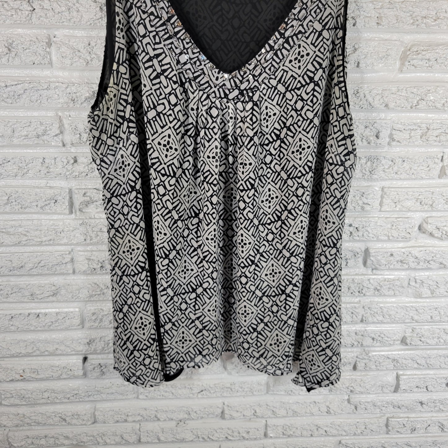 Avenue Tunic Tank Top 26 28 Black White Geometric Beaded Sequin V-Neck GEO164E