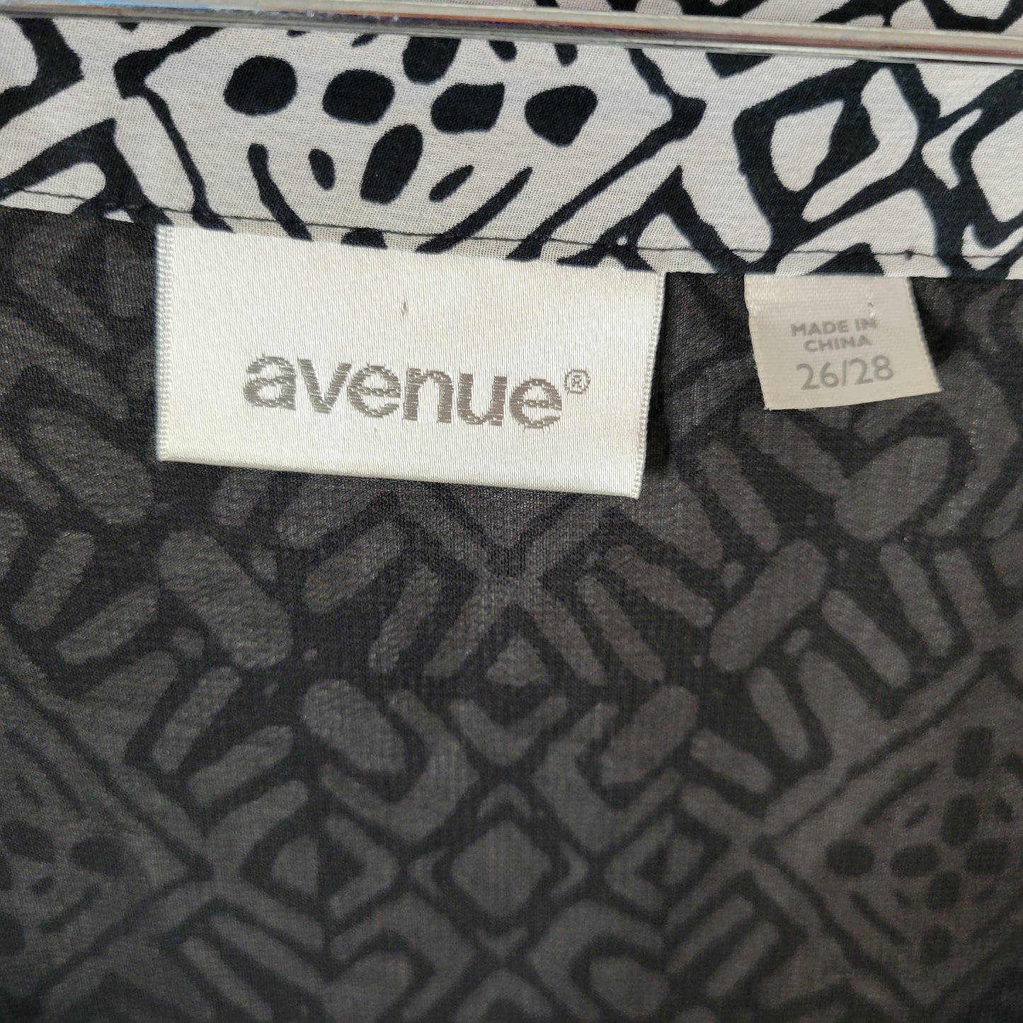 Avenue Tunic Tank Top 26 28 Black White Geometric Beaded Sequin V-Neck GEO164E