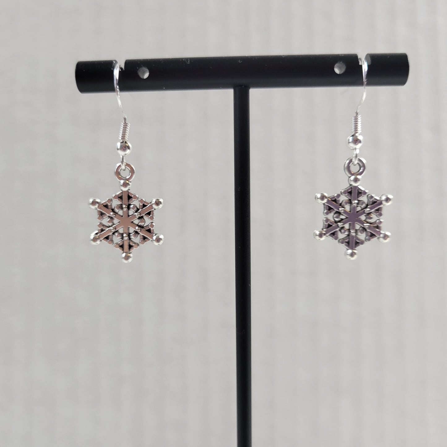 Silver Snowflake Dangle Earrings Winter Christmas Holiday Charm Jewelry E143E