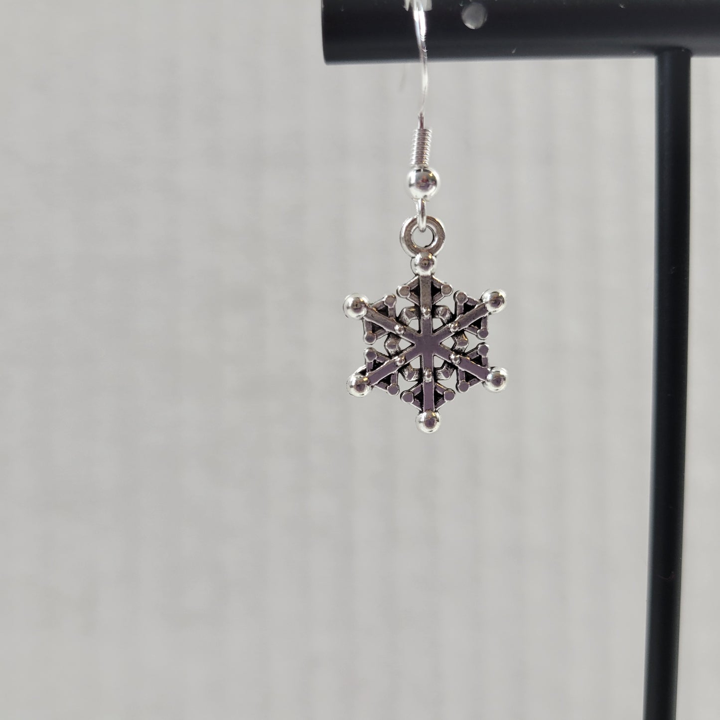Silver Snowflake Dangle Earrings Winter Christmas Holiday Charm Jewelry E143E