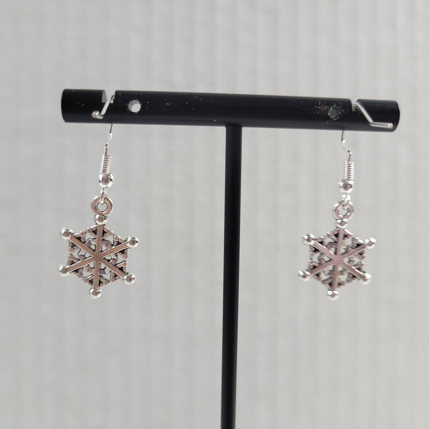 Silver Snowflake Dangle Earrings Winter Christmas Holiday Charm Jewelry E143E