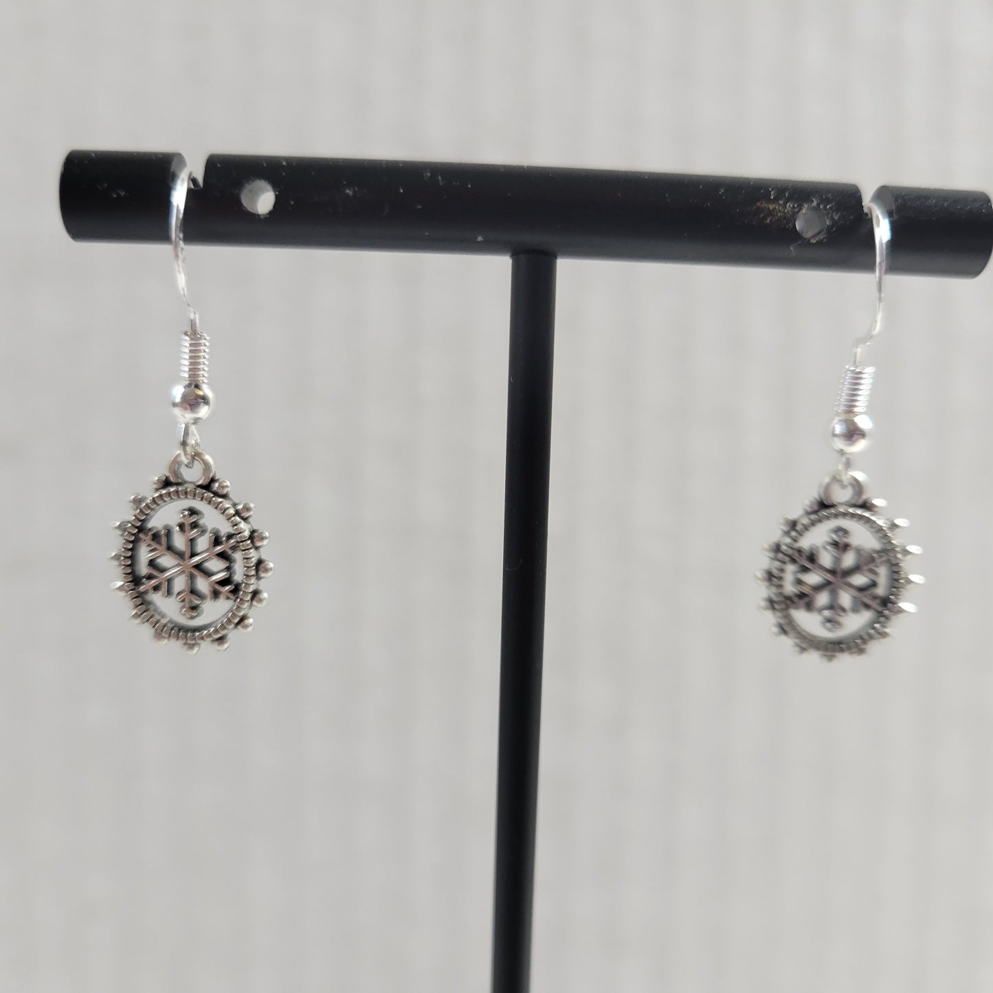 Silver Framed Snowflake Dangle Earrings Winter Christmas Charm Jewelry New E144E