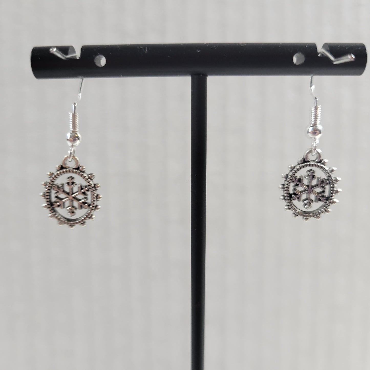 Silver Framed Snowflake Dangle Earrings Winter Christmas Charm Jewelry New E144E