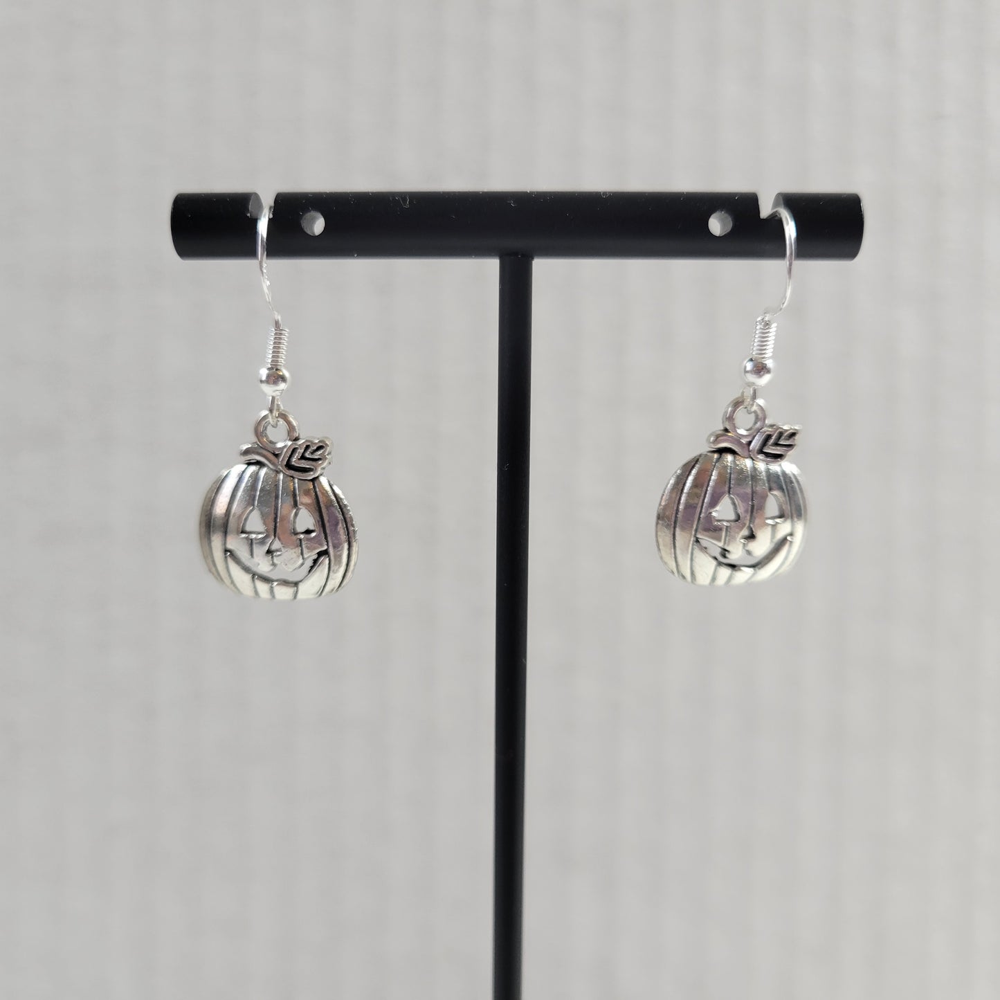 Silver Halloween Pumpkin Jack O Lantern Dangle Earrings Fall Spooky E145E