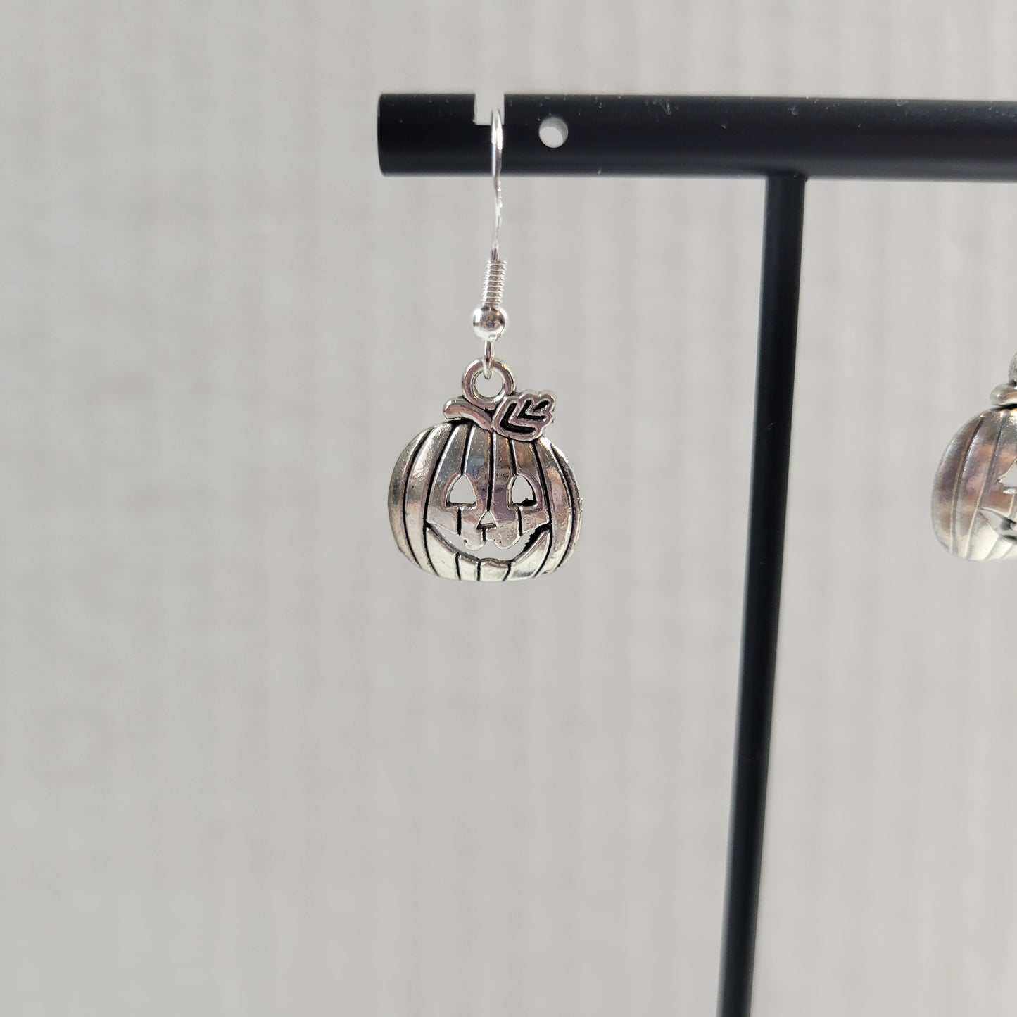 Silver Halloween Pumpkin Jack O Lantern Dangle Earrings Fall Spooky E145E