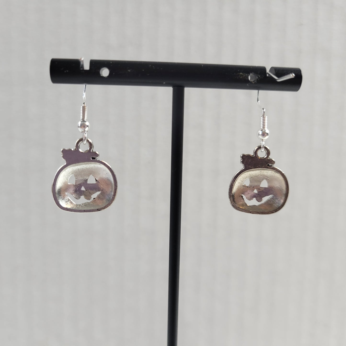 Silver Halloween Pumpkin Jack O Lantern Dangle Earrings Fall Spooky E145E