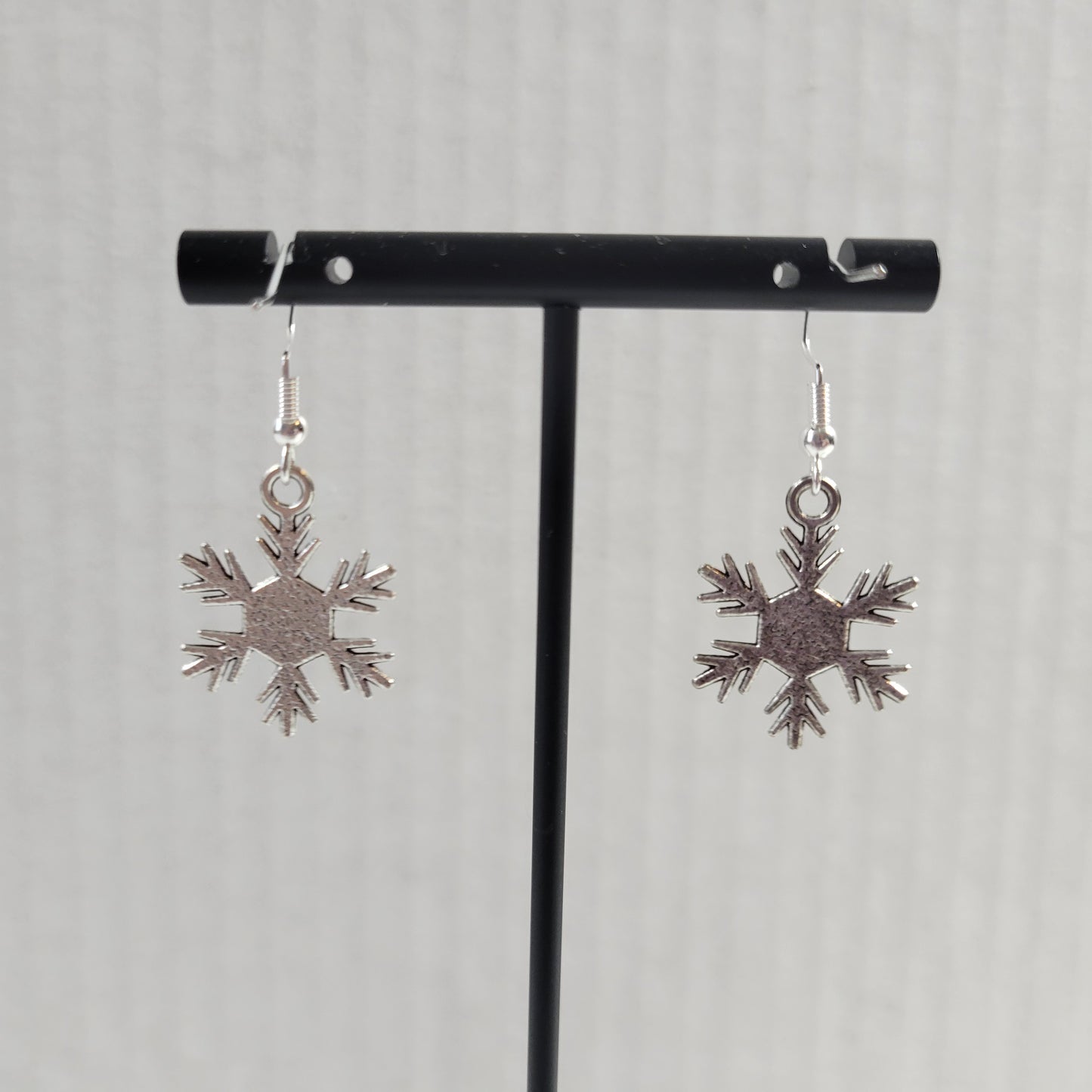 Silver Snowflake Dangle Earrings Flower Center Winter Christmas Charm Gift E146E