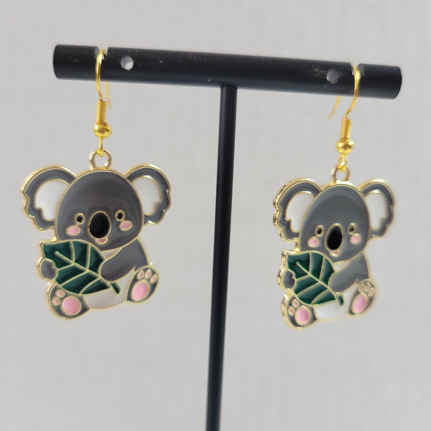 Cute Koala Bear Enamel Dangle Earrings Gold Tone Eucalyptus Leaf Animal E148E