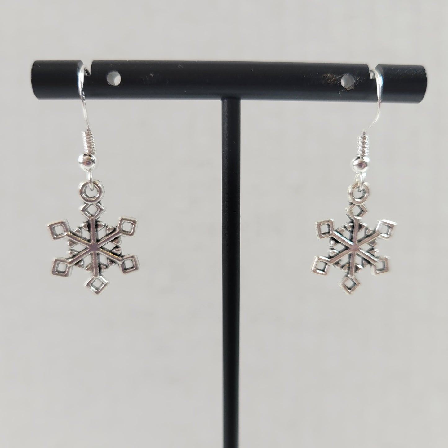 Silver Snowflake Dangle Earrings Winter Christmas Holiday Jewelry Pierced E155E
