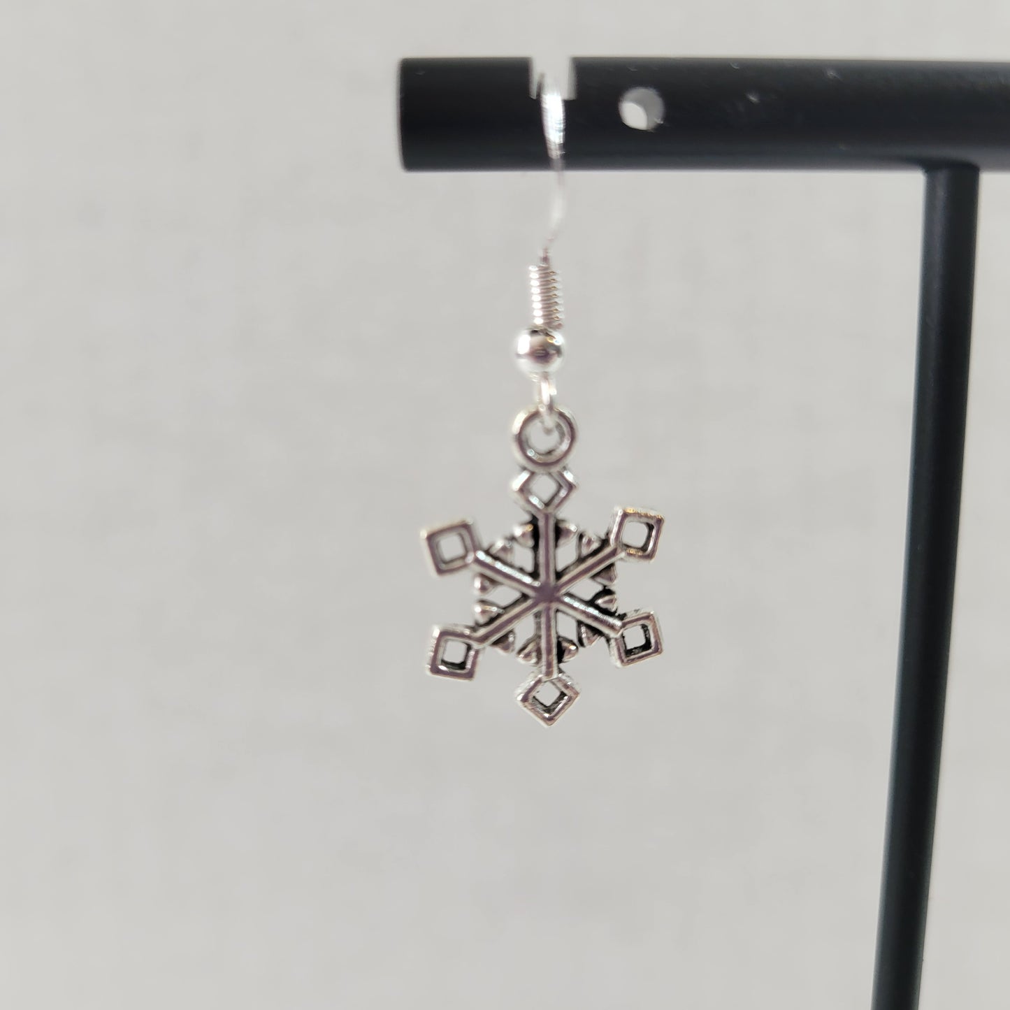 Silver Snowflake Dangle Earrings Winter Christmas Holiday Jewelry Pierced E155E