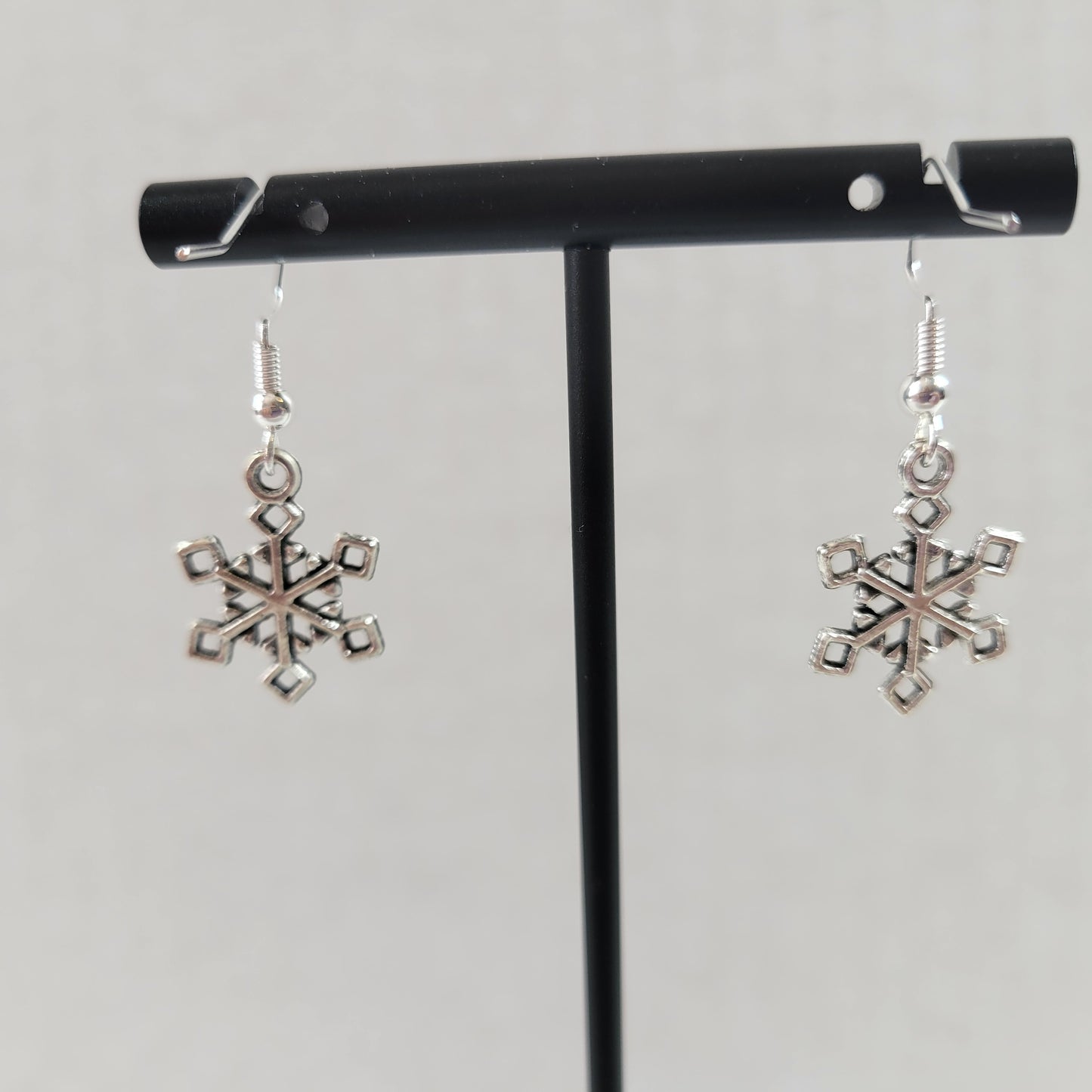 Silver Snowflake Dangle Earrings Winter Christmas Holiday Jewelry Pierced E155E