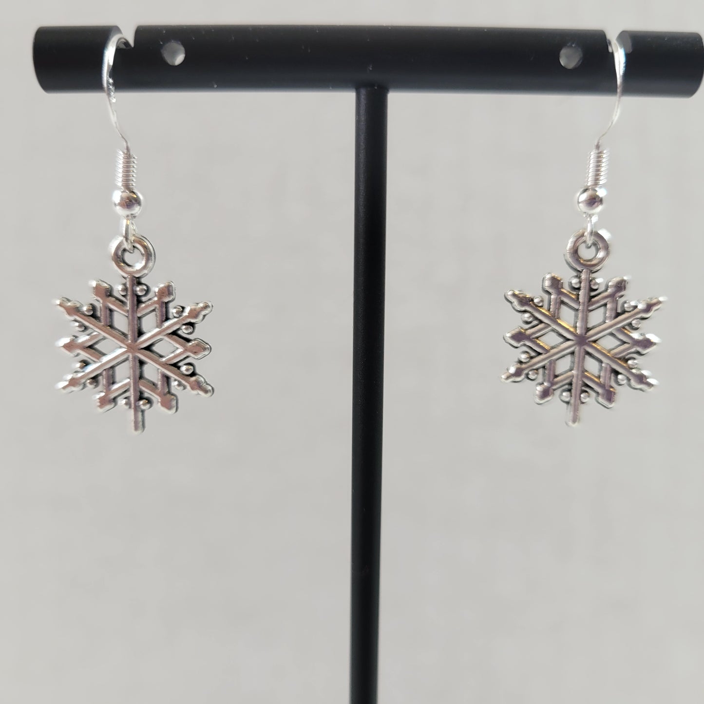 Snowflake Silver Dangle Earrings Winter Christmas Holiday Jewelry Pierced E156E