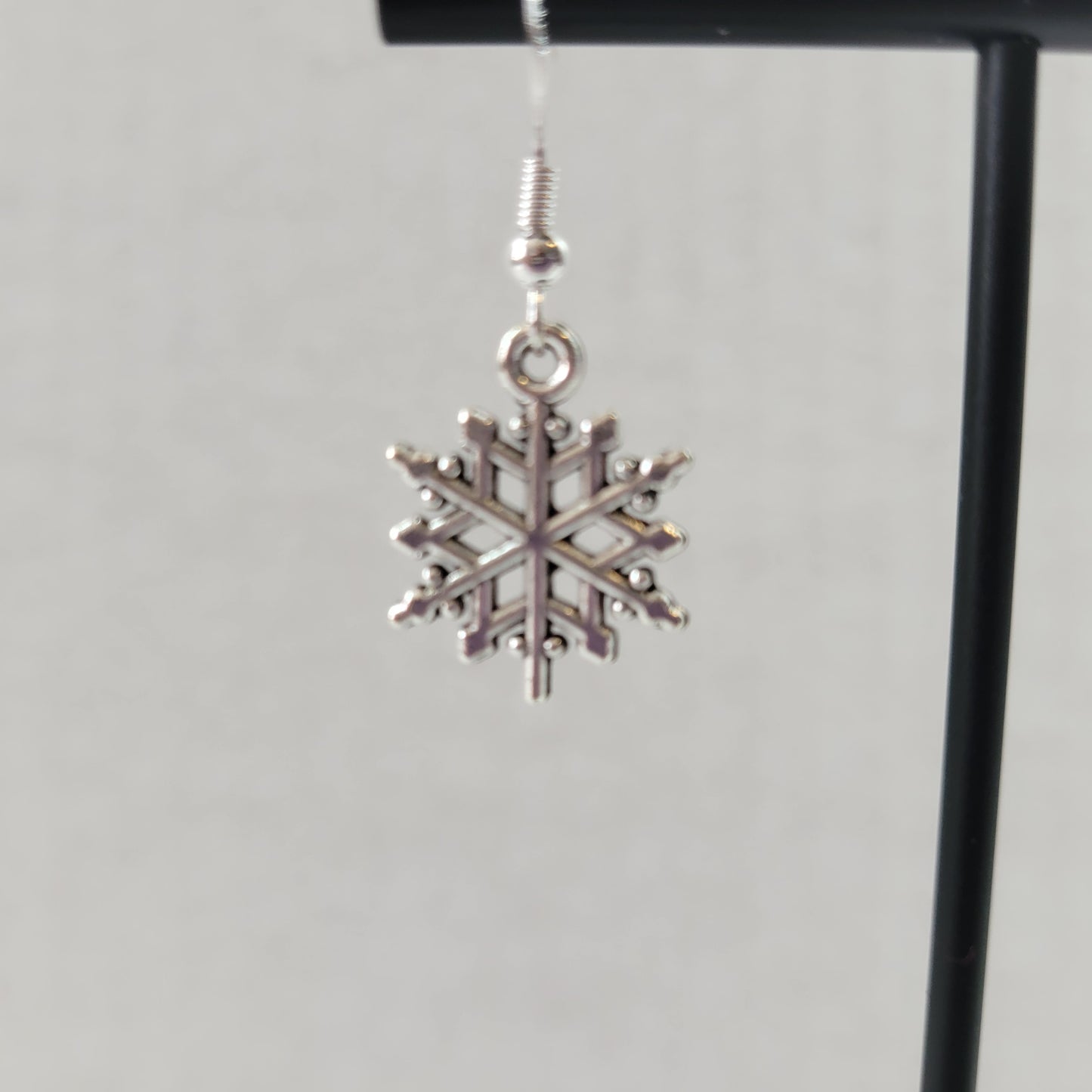 Snowflake Silver Dangle Earrings Winter Christmas Holiday Jewelry Pierced E156E