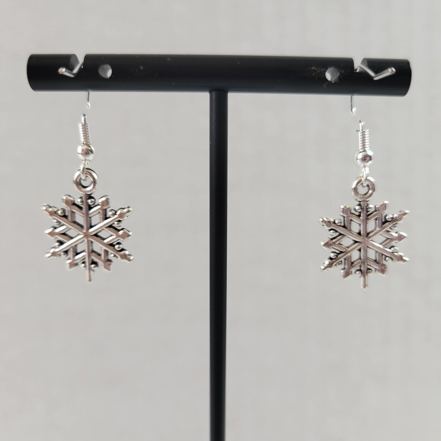 Snowflake Silver Dangle Earrings Winter Christmas Holiday Jewelry Pierced E156E