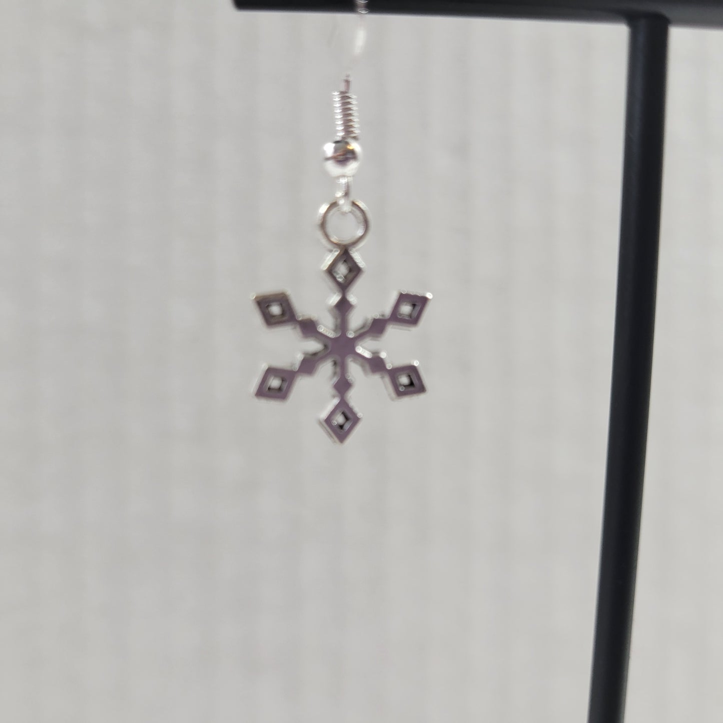 Silver Tone Snowflake Drop Earrings Winter Holiday Charm Xmas Gift Pierced E157E