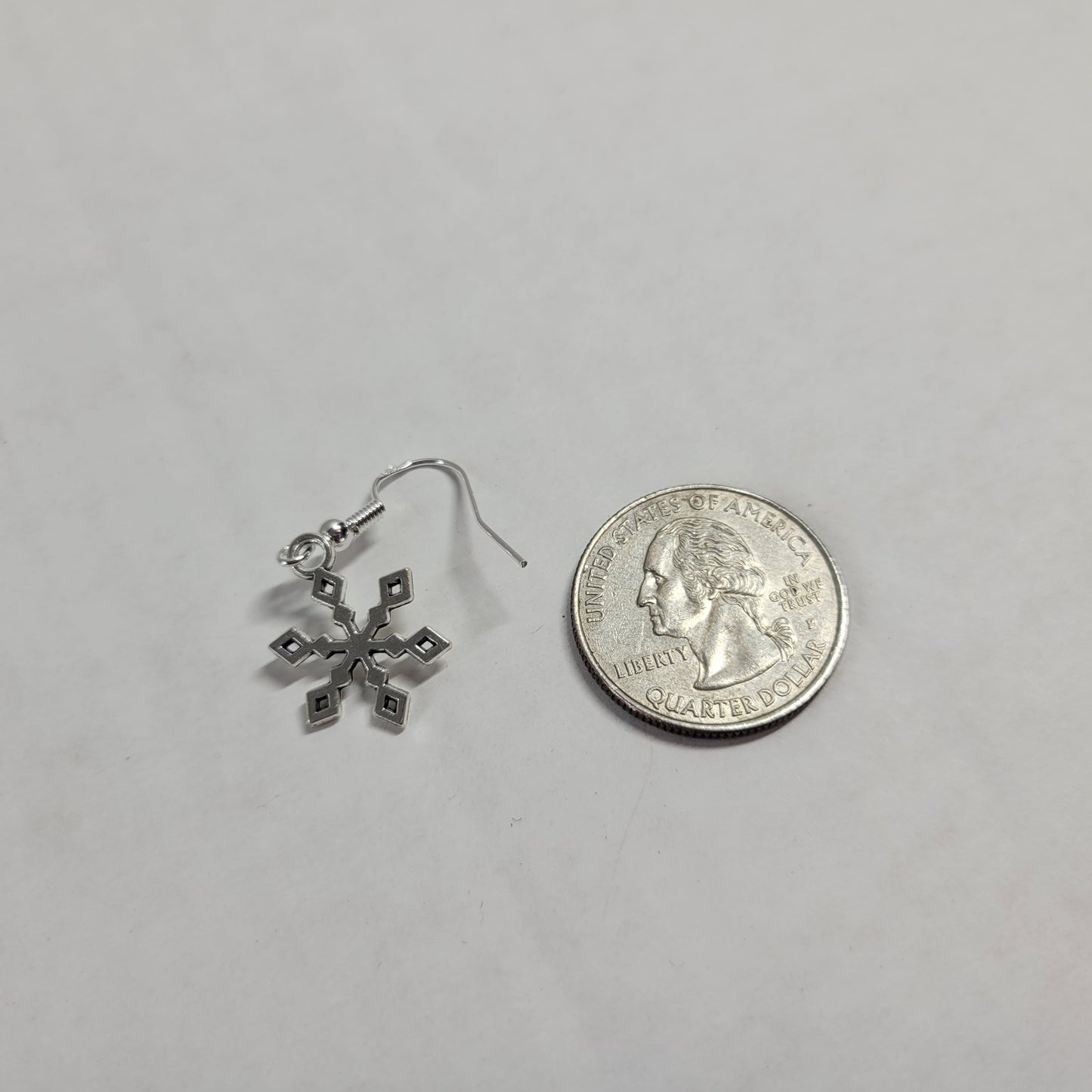 Silver Tone Snowflake Drop Earrings Winter Holiday Charm Xmas Gift Pierced E157E