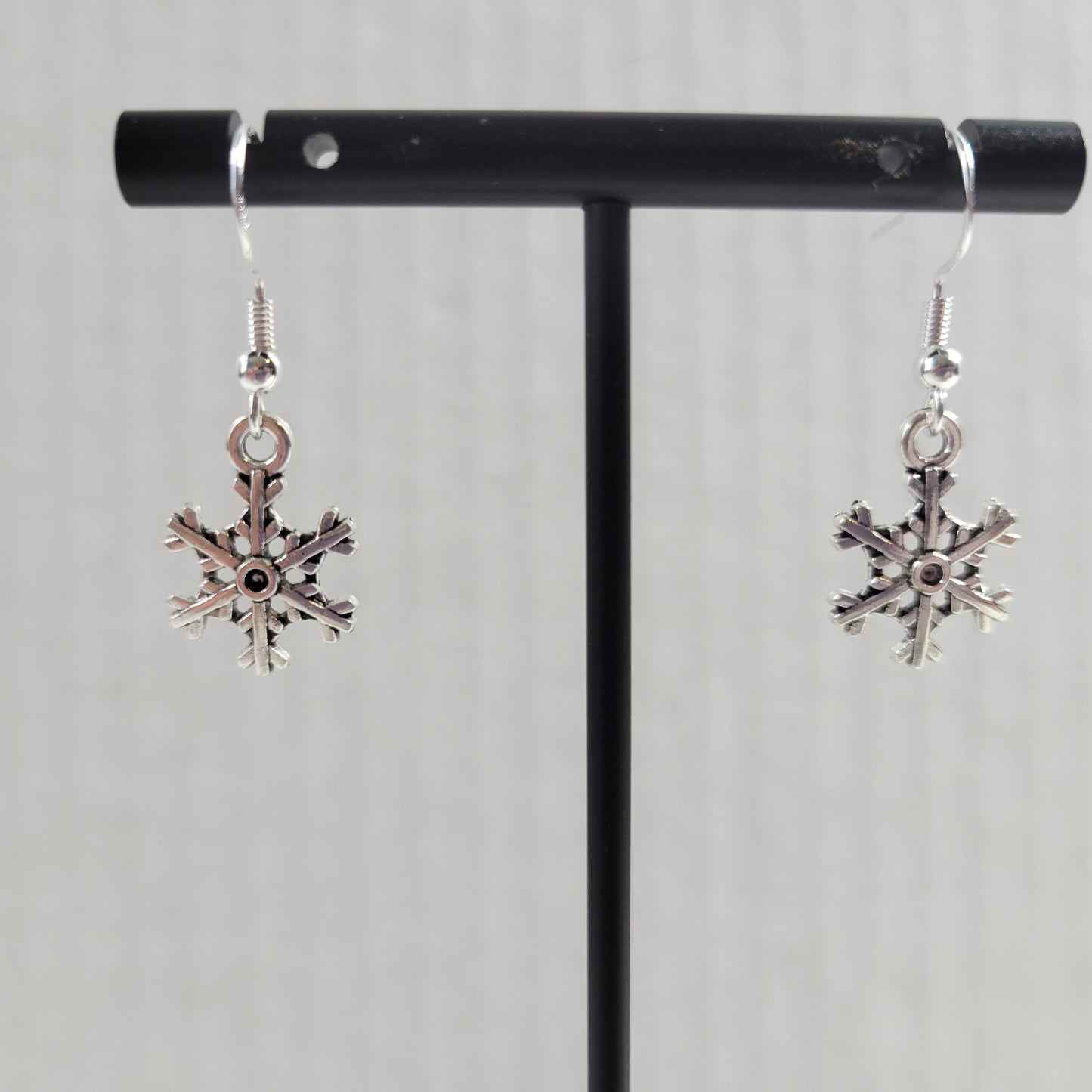 Silver Tone Snowflake Dangle Earrings Christmas Holiday Winter Jewelry E159E