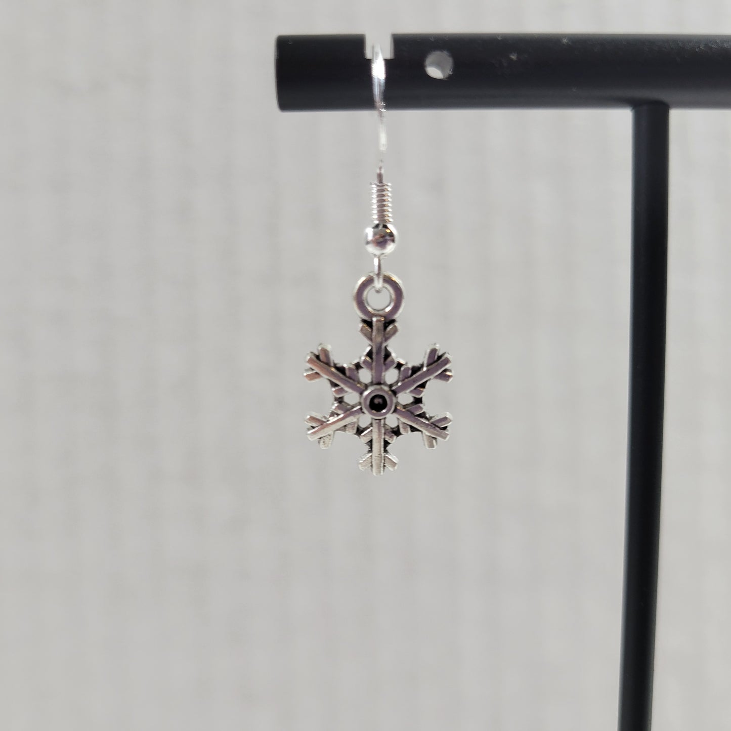 Silver Tone Snowflake Dangle Earrings Christmas Holiday Winter Jewelry E159E