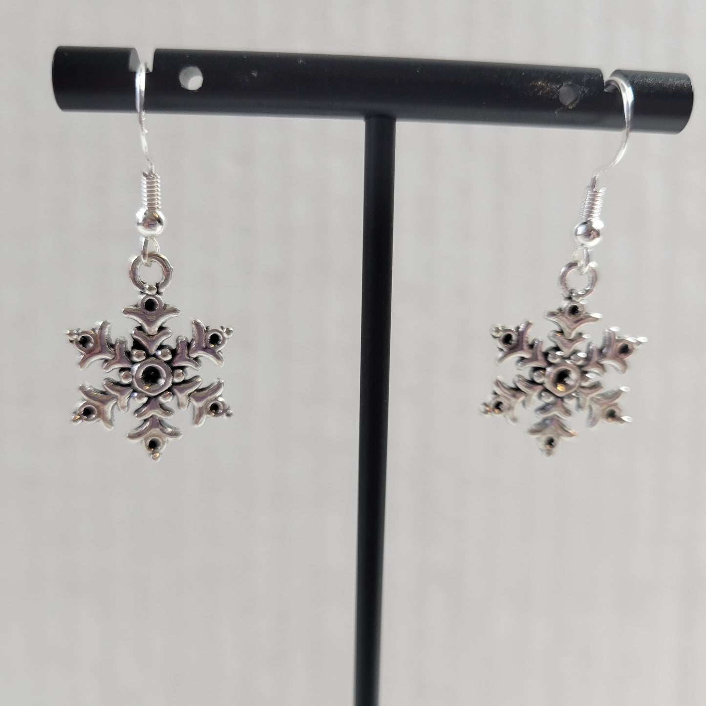 Silver Snowflake Dangle Earrings Antique Style Winter Christmas Jewelry E163E