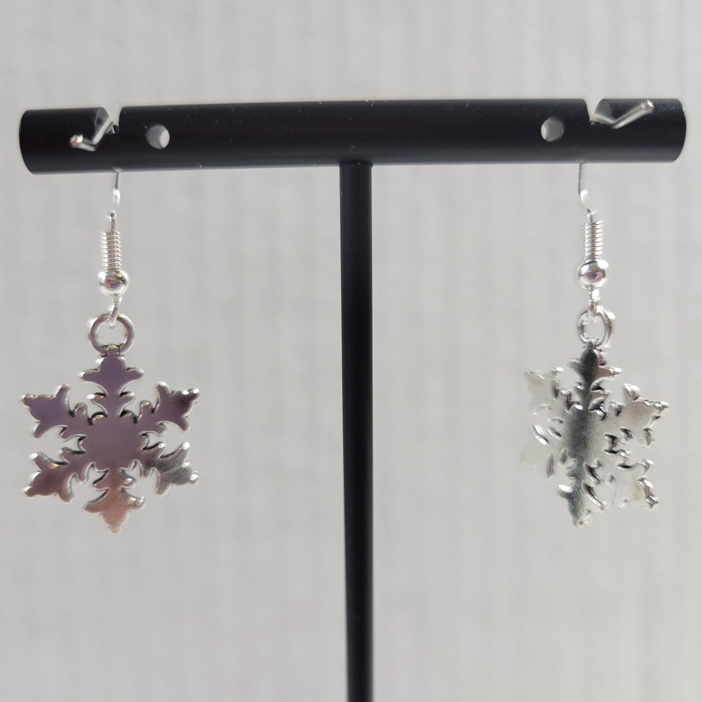 Silver Snowflake Dangle Earrings Antique Style Winter Christmas Jewelry E163E