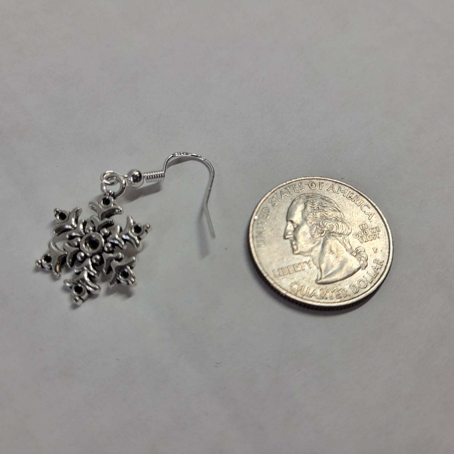 Silver Snowflake Dangle Earrings Antique Style Winter Christmas Jewelry E163E