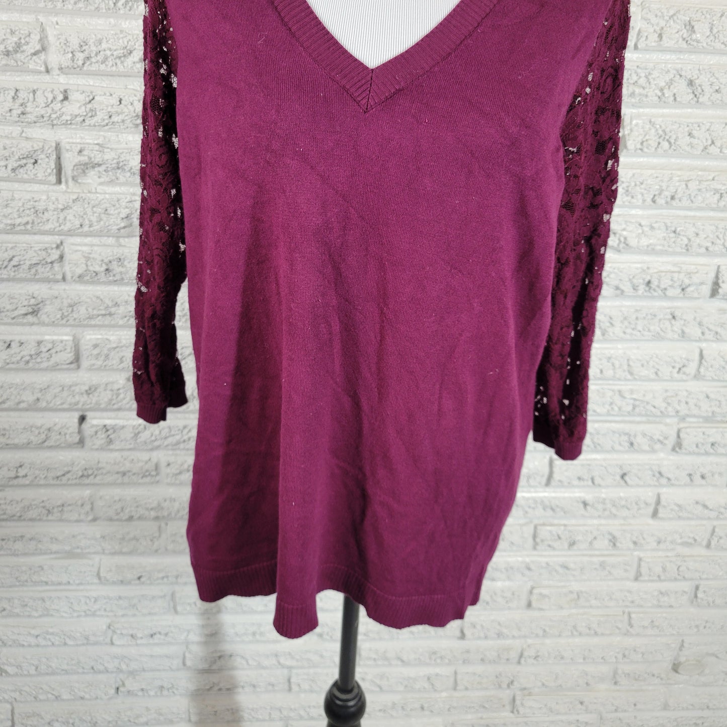 Torrid Purple V-Neck Sweater 2X Plus Lace Sleeve Solid Knit Stretchy PUR49E