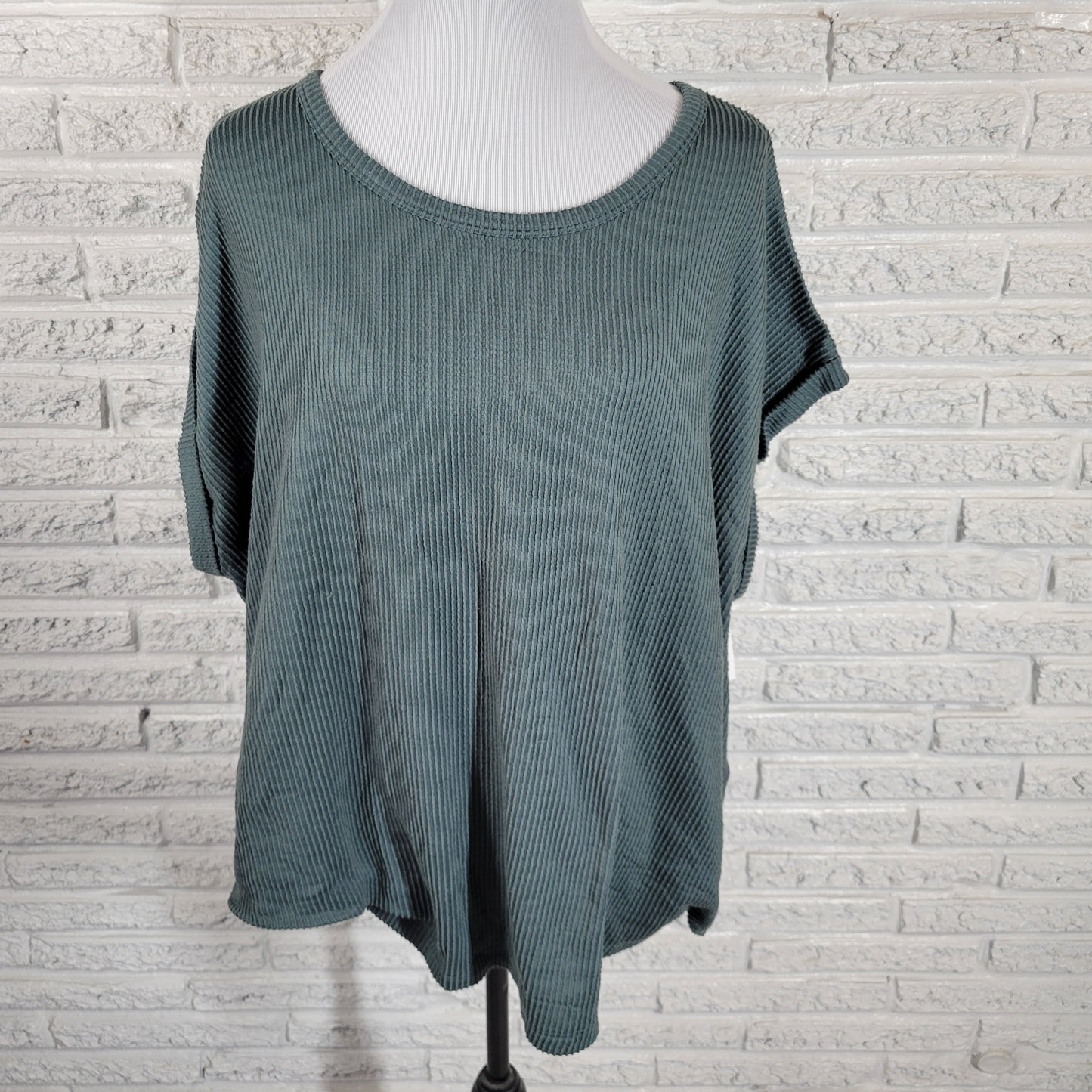 Maurices 24/7 Green Knit Top 2X Plus Crew Neck Cap Sleeve Solid Pullover GRE1XE