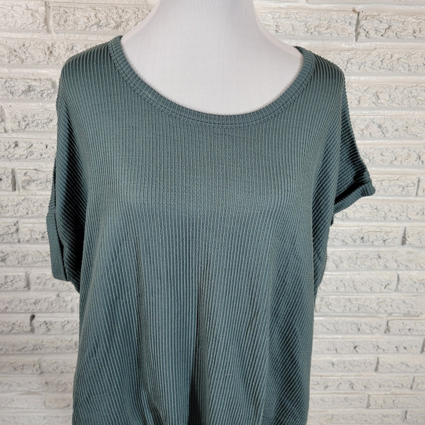 Maurices 24/7 Green Knit Top 2X Plus Crew Neck Cap Sleeve Solid Pullover GRE1XE