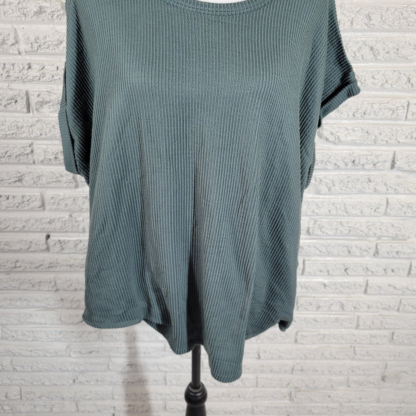 Maurices 24/7 Green Knit Top 2X Plus Crew Neck Cap Sleeve Solid Pullover GRE1XE