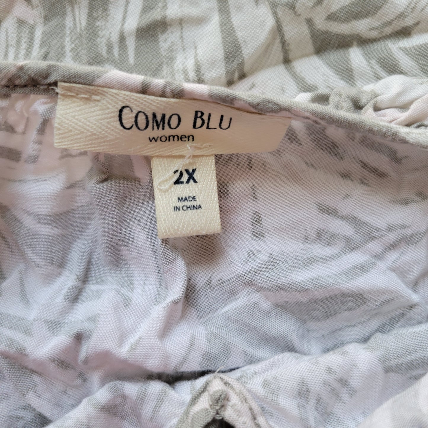 Como Blu Gray White Floral Top 2X Plus Rayon Keyhole Neck Pullover Blouse FLO49E
