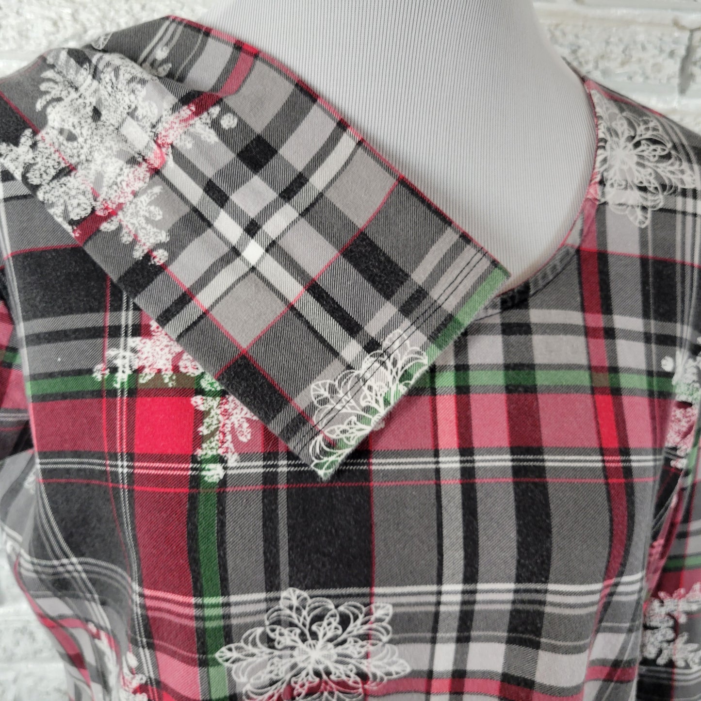 Kim Rogers XL Womens Plaid Snowflake Tee Long Sleeve T-Shirt Winter Top PLA58E