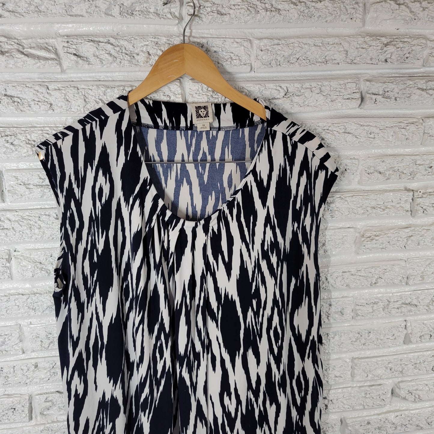 Anne Klein Top 1X Womens Blue White Watercolor Pleated Blouse Sleeveless WAT73E