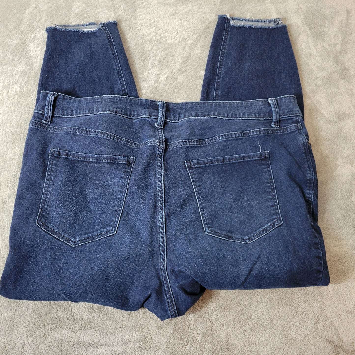Old Navy Rockstar Super Skinny Jeans Size 20S 20 Short Dark Distressed SKI28E