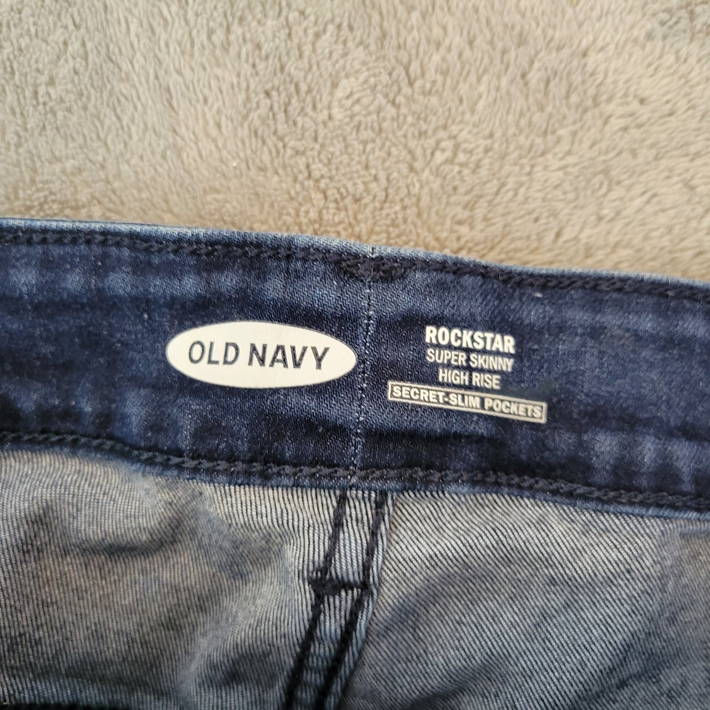 Old Navy Rockstar Super Skinny Jeans Size 20S 20 Short Dark Distressed SKI28E