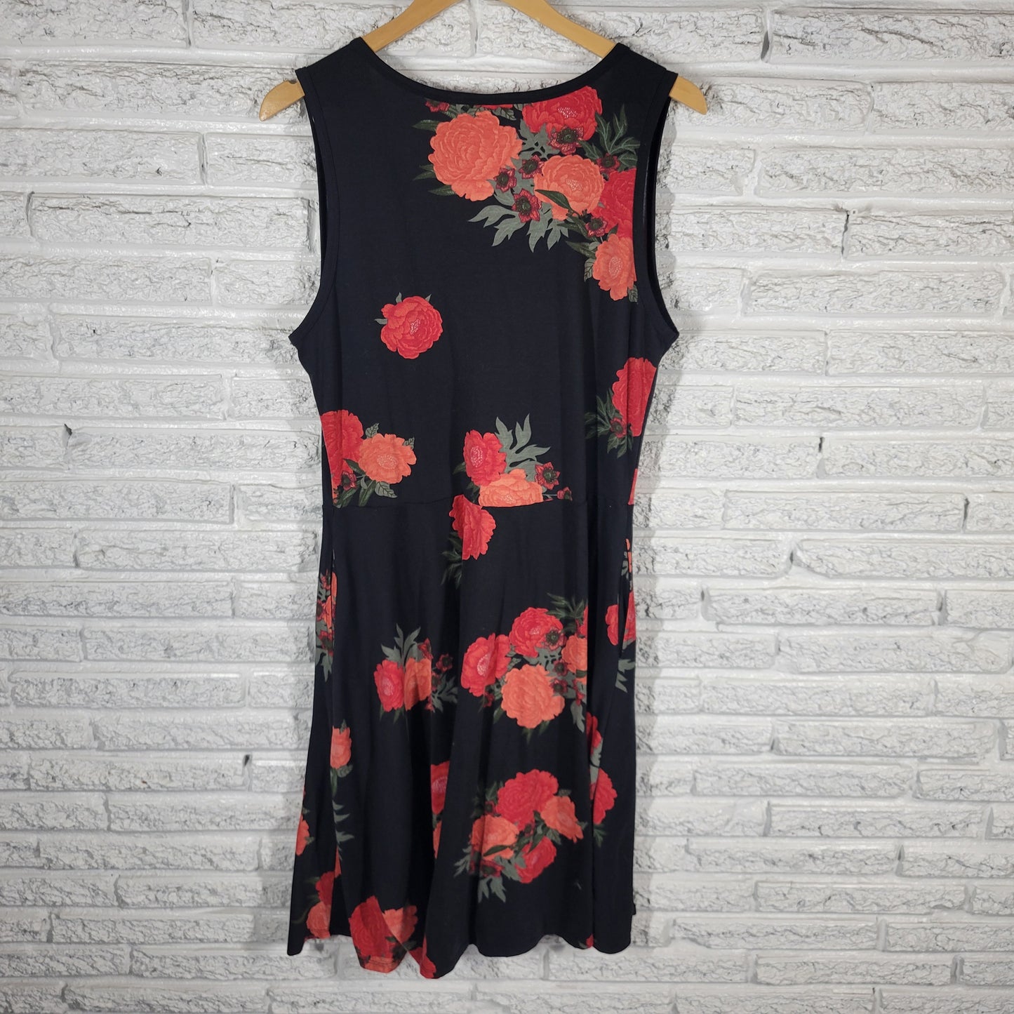LuLaRoe Fit Flare Dress Womens XL Black Red Floral Tank Sleeveless FLO237E