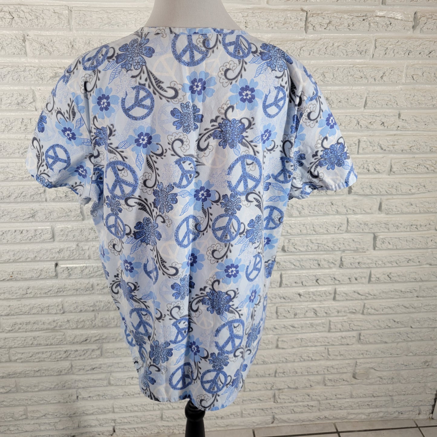 Unisex Scrub Top XL V-Neck Short Sleeve Blue Floral Peace Sign Print FLO46E