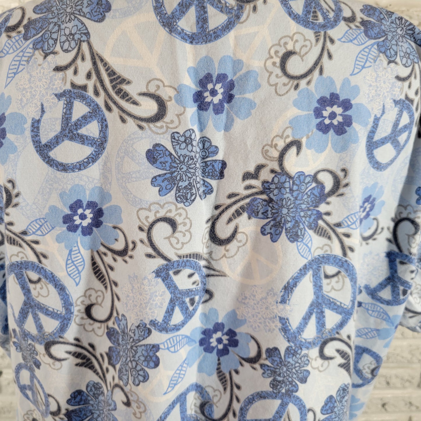 Unisex Scrub Top XL V-Neck Short Sleeve Blue Floral Peace Sign Print FLO46E