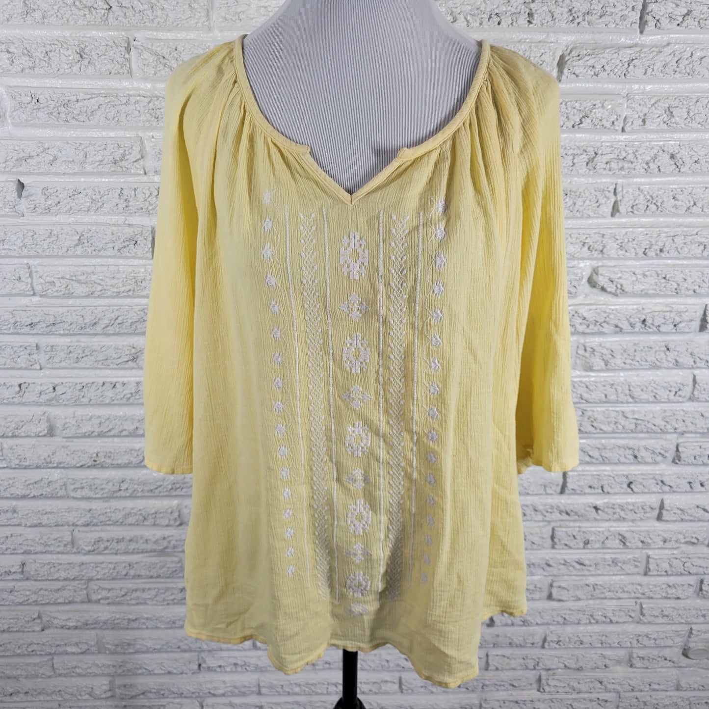 Catherines Top 1X Womens Yellow Embroidered Crinkle Crepe Blouse V-Neck YEL16E
