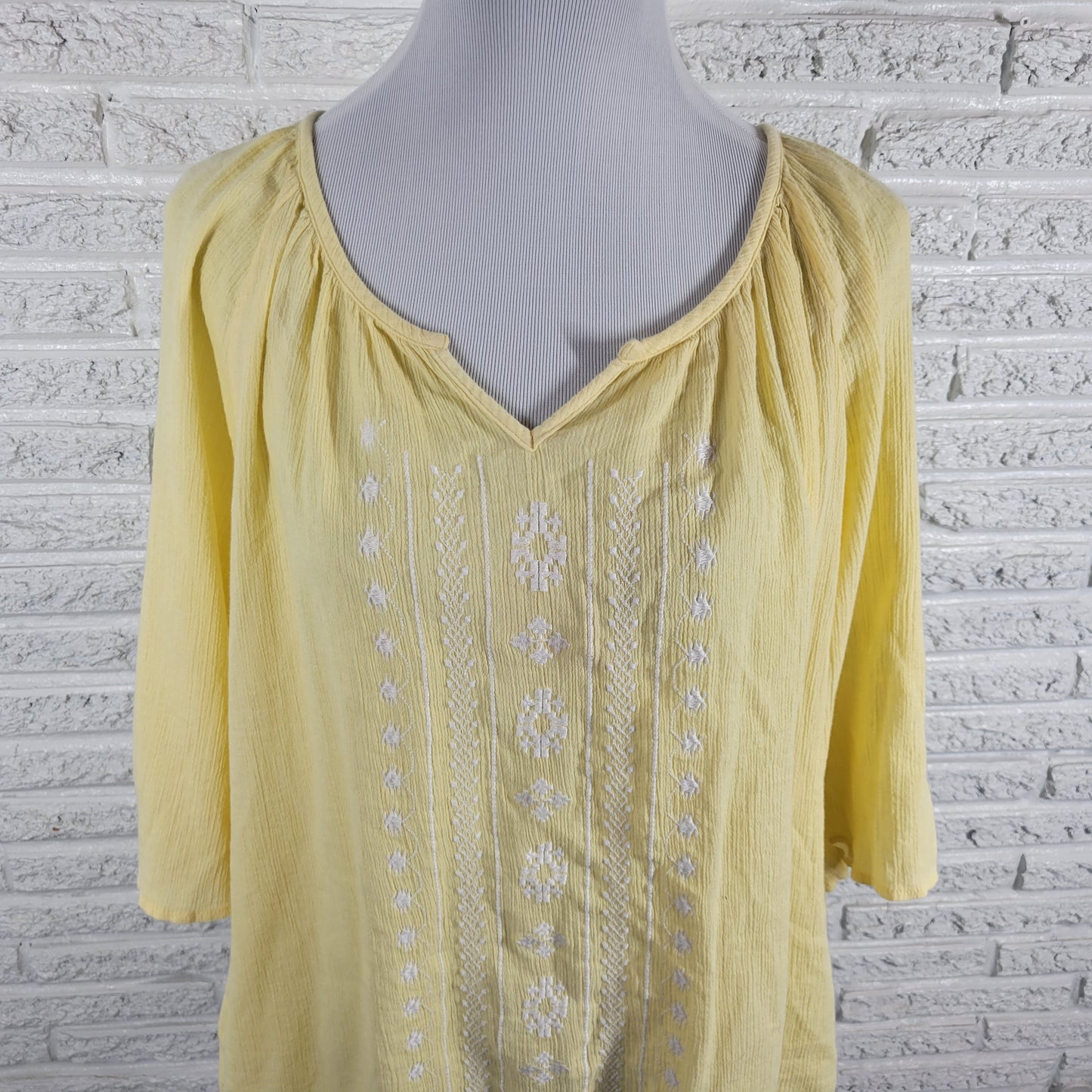 Catherines Top 1X Womens Yellow Embroidered Crinkle Crepe Blouse V-Neck YEL16E