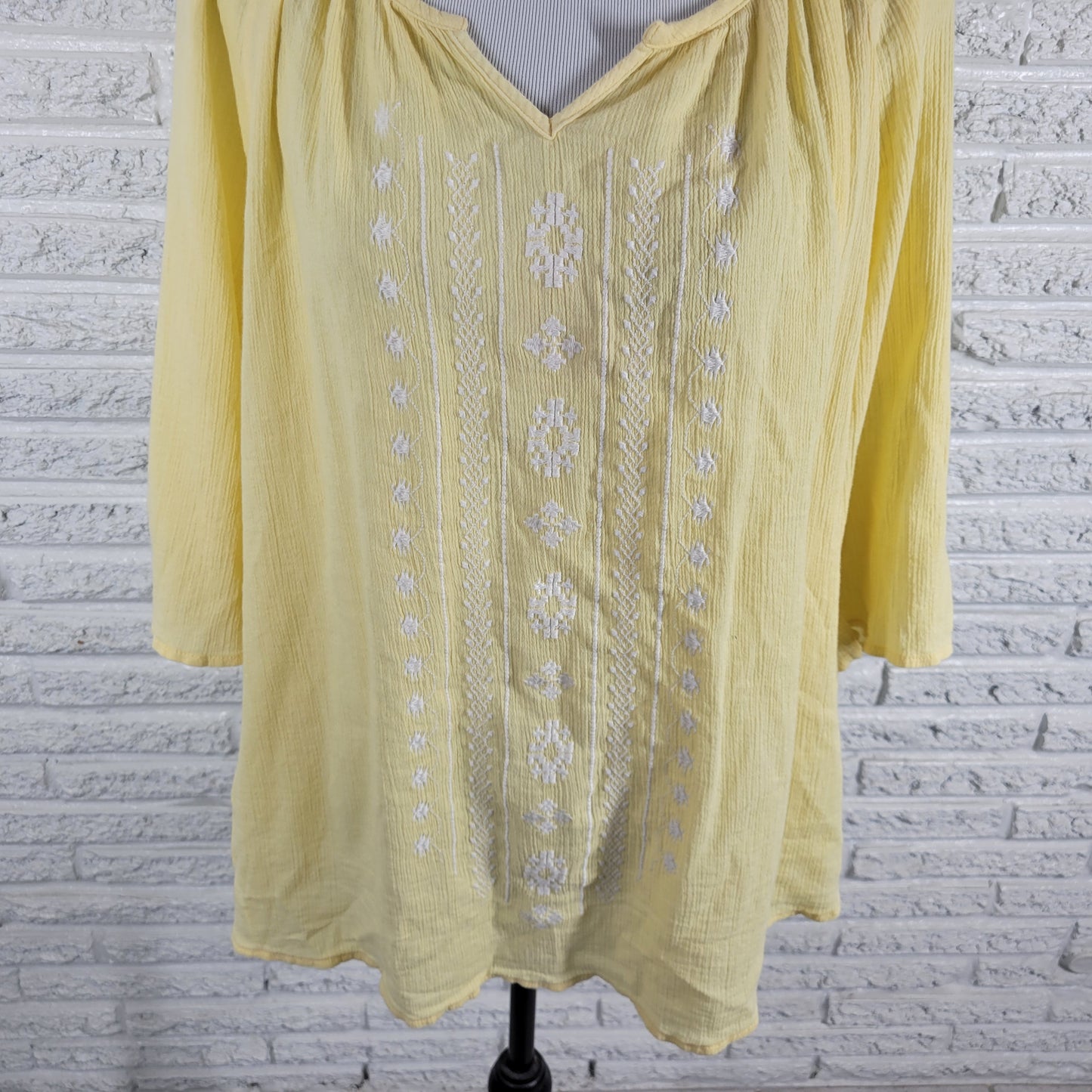 Catherines Top 1X Womens Yellow Embroidered Crinkle Crepe Blouse V-Neck YEL16E