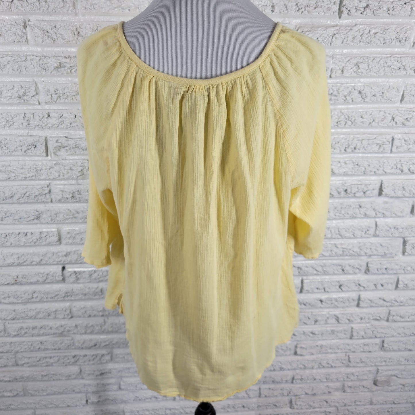 Catherines Top 1X Womens Yellow Embroidered Crinkle Crepe Blouse V-Neck YEL16E
