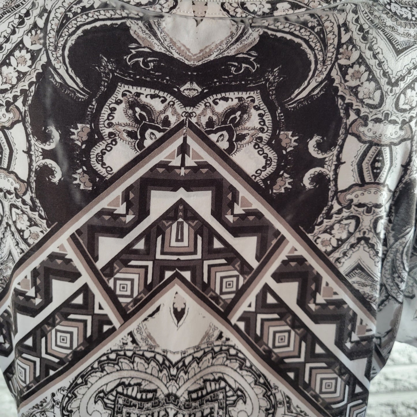 Energe XL Tunic Gray Black Geometric Flutter Sleeve Lace Trim Studded GEO178E