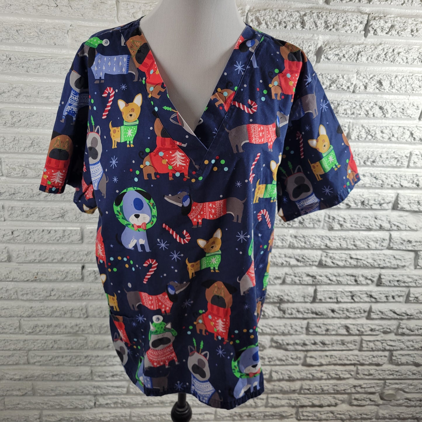 Butter-Soft Christmas Dogs Scrub Top XL Navy Blue Holiday V-Neck NOV118E