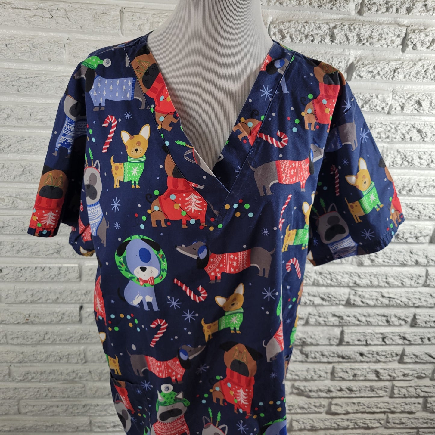 Butter-Soft Christmas Dogs Scrub Top XL Navy Blue Holiday V-Neck NOV118E