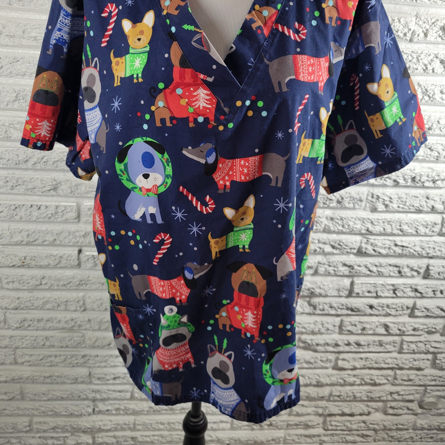 Butter-Soft Christmas Dogs Scrub Top XL Navy Blue Holiday V-Neck NOV118E