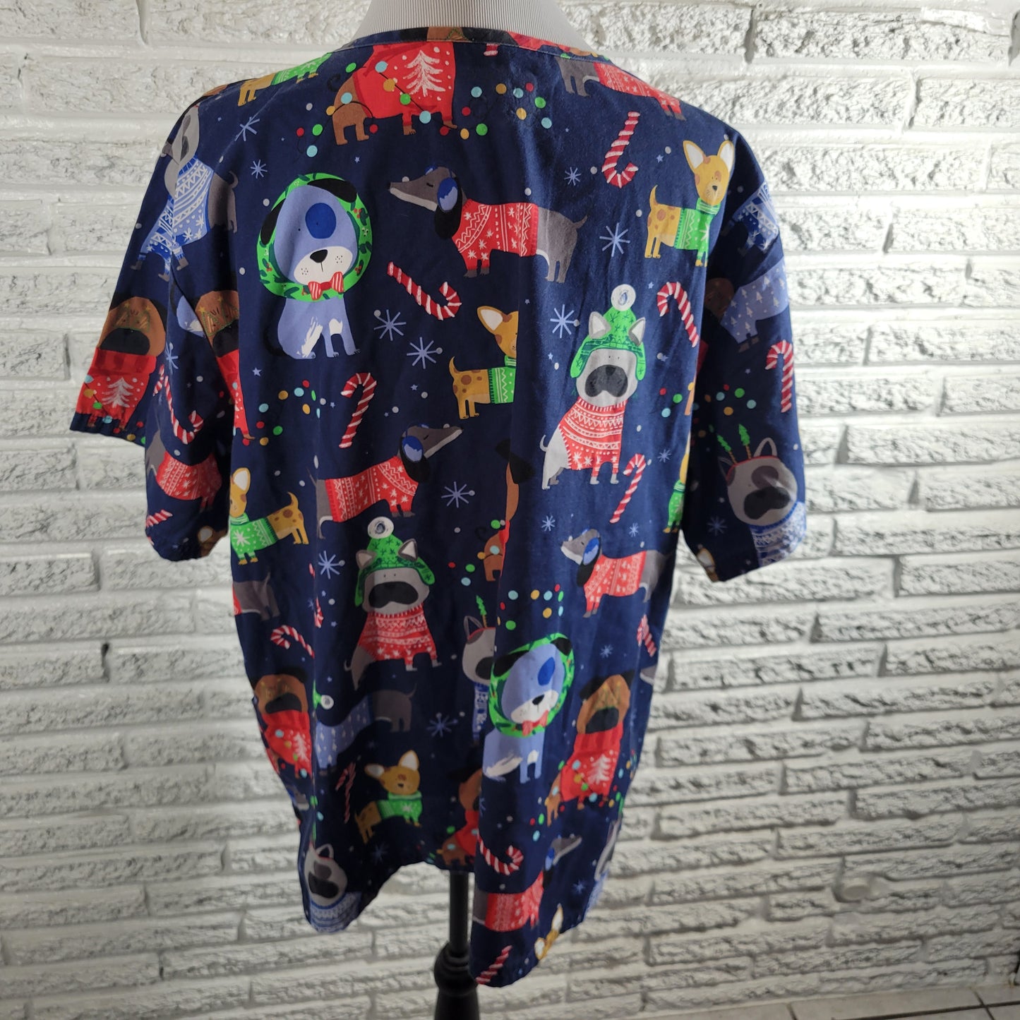 Butter-Soft Christmas Dogs Scrub Top XL Navy Blue Holiday V-Neck NOV118E