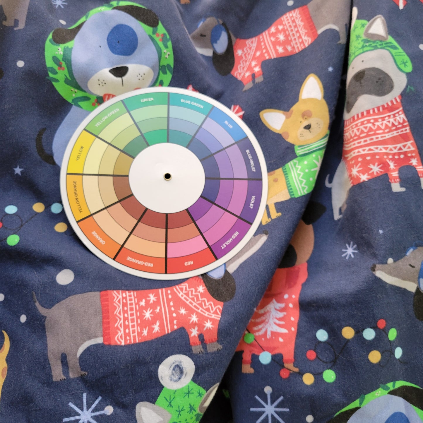 Butter-Soft Christmas Dogs Scrub Top XL Navy Blue Holiday V-Neck NOV118E